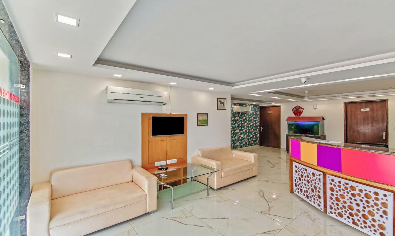 Treebo Trend Amexx Residency Sector 27 Hotell Gurgaon Eksteriør bilde